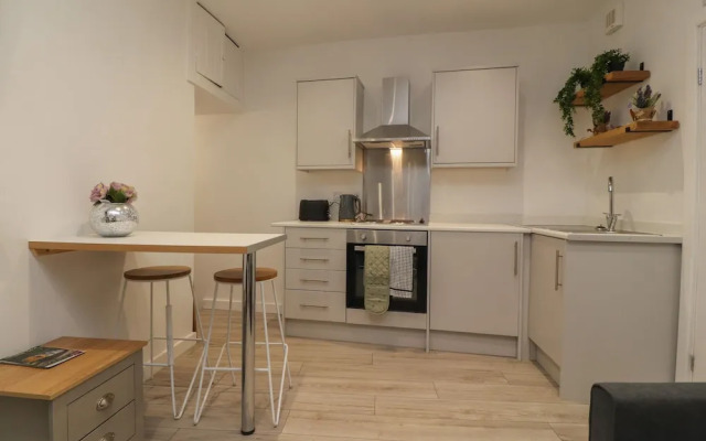 Basement Flat 43