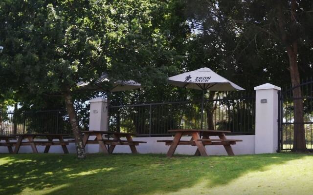 Bateau Bay Hotel