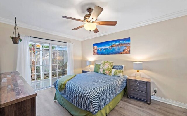 Costa Mesa Bungalows by ELVR