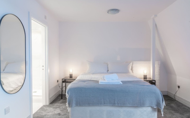 Newly Refurbished 2 bed With Fantastic View