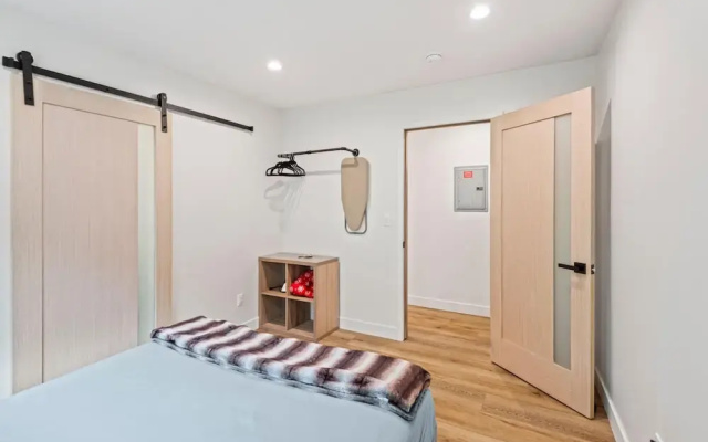 Stylish Sherman Oaks Townhouse W/ 3 Master Suites