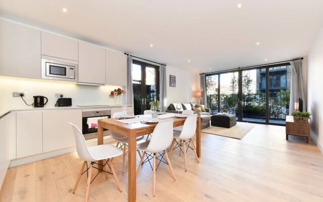 Bright, Spacious 2 bed Flat in Battersea, Sleeps 6