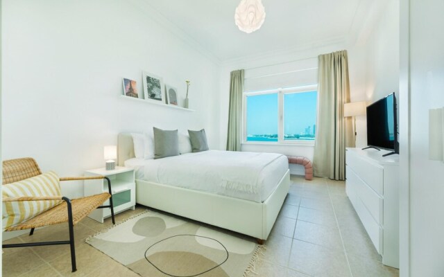 Maison Privee - Modern & Bright Apt with Sea Front Views of Burj AlArab