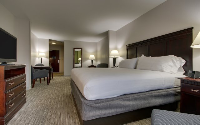 Holiday Inn Express Hotel & Suites Middleboro Raynham, an IHG Hotel