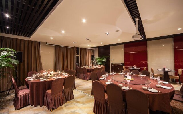 Days Hotel by Wyndham Guomen