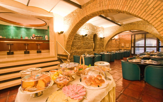 Laurentia Hotel