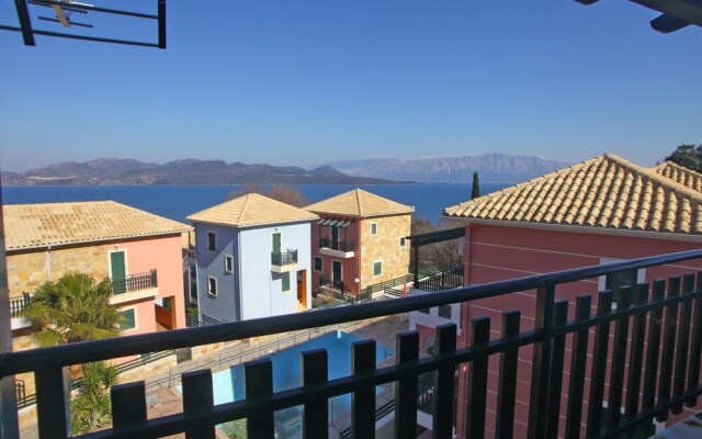 Charming 4-bed House in Nikiana