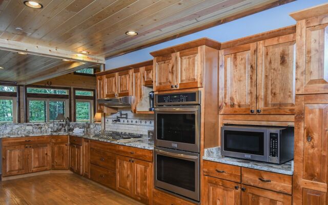 Hemlock Hideaway 6 Bedroom House