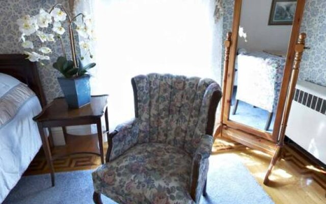Canfieldhouse Restaurant & Inn