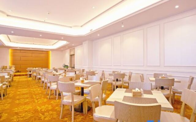 Vienna International Hotel (Sanya High-speed Railway Station)