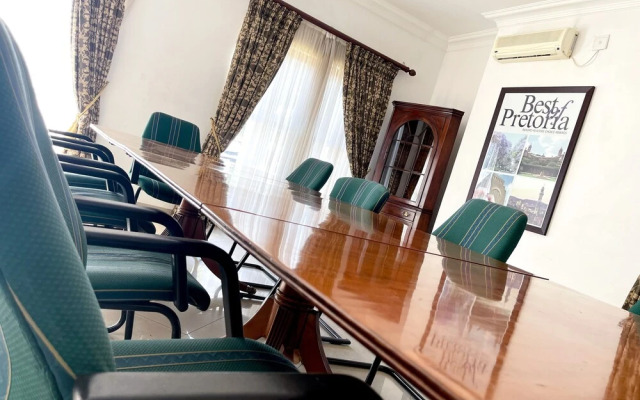 Kamsa Royal Guest House - Waterkloof Ridge