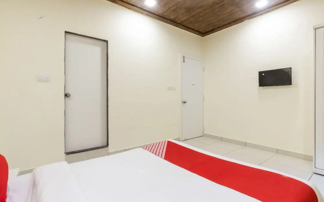 Savoy Suites by OYO Rooms