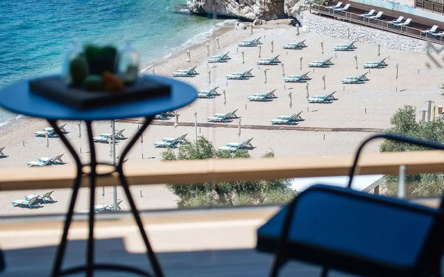 Maestral Resort & Casino