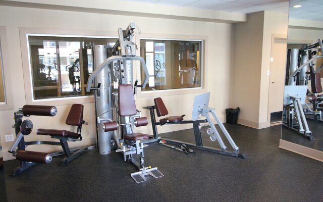 Sunset Waterfront Resort by DKRA