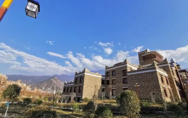 Maoxian Ancient Qiangcheng Yihuatang Hotel