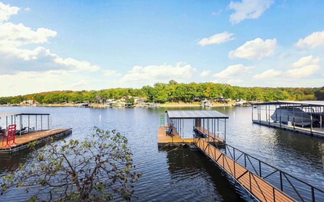 Sunrise Oasis - Enjoy Lakefront Living