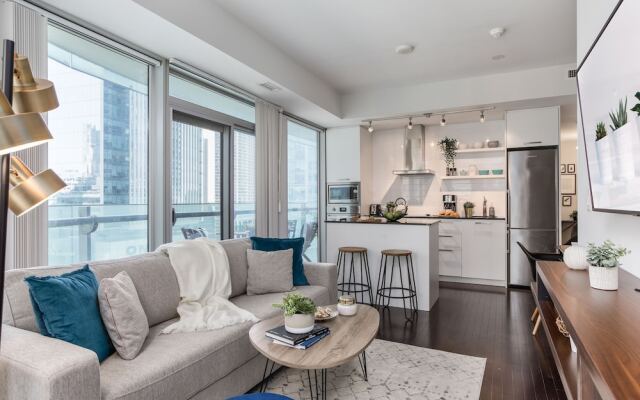 12 York St Condo - Financial District