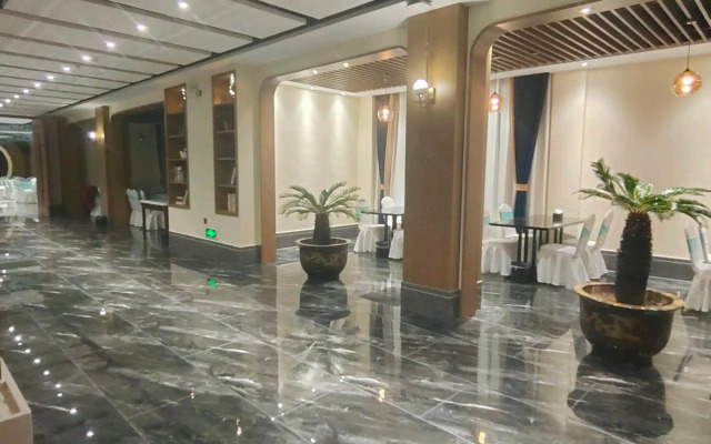 Hailong Hotel (Wanda Plaza Pang Xuchang East Station)