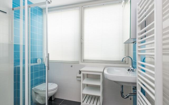 Lovely Holiday Home in Ouddorp Near Lake