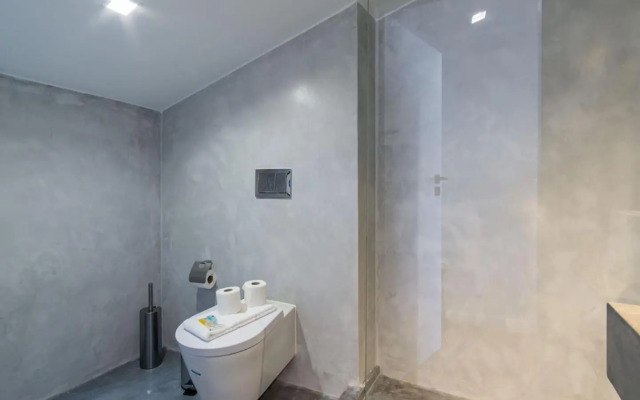 Lovelystay - Turquoise River View II