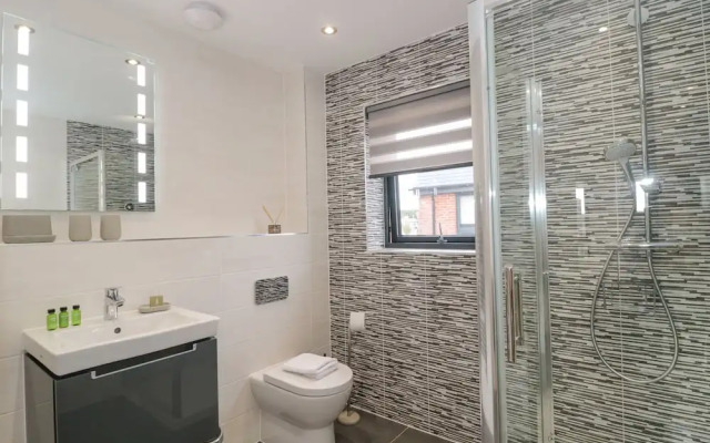 Agua de Plata, 16 Wakeling Island, Silverlake