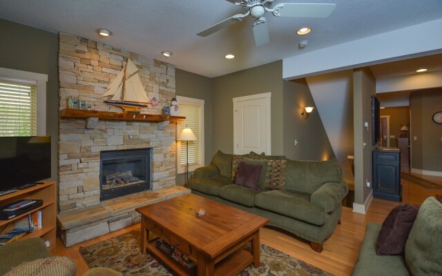 Whispering Pines 5 Bedroom Townhome