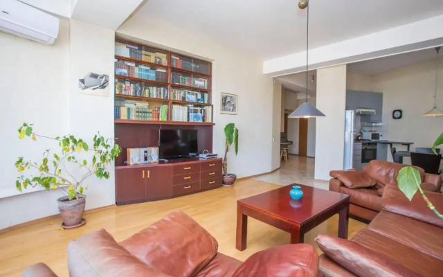 1BR apartment with balcony on Mtatsminda