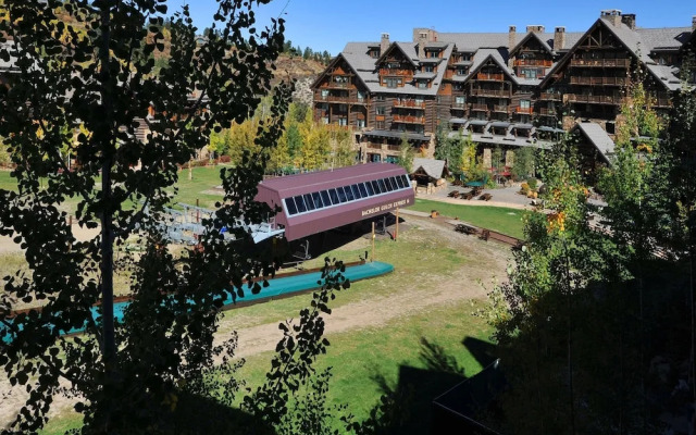 Snowlcoud 203 3 Bedroom Condo by Redawning