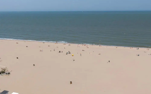 Frontal Seaview Apartment in Ostend