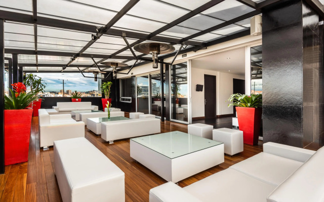 One Sixteen Hotel