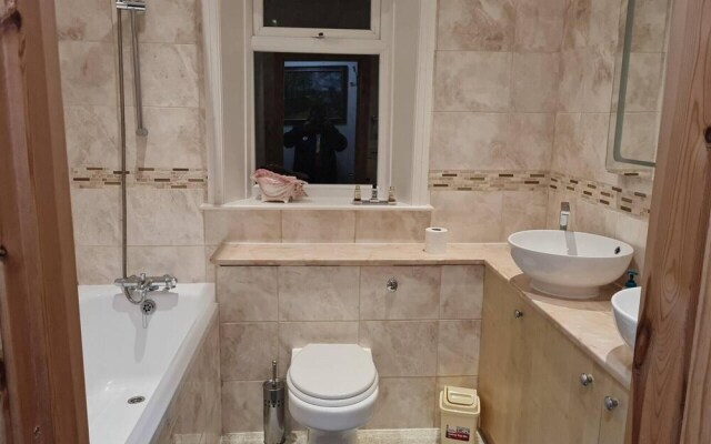 Impeccable 4-bed House in Blackpool