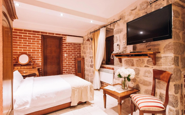 Galathea Hotel