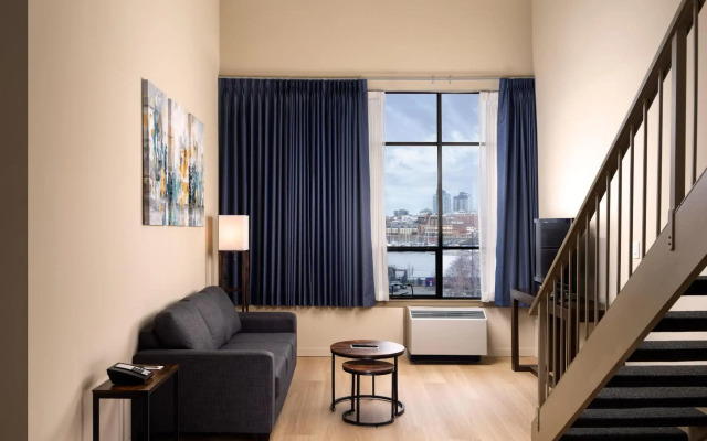 Huntingdon Hotel and Suites