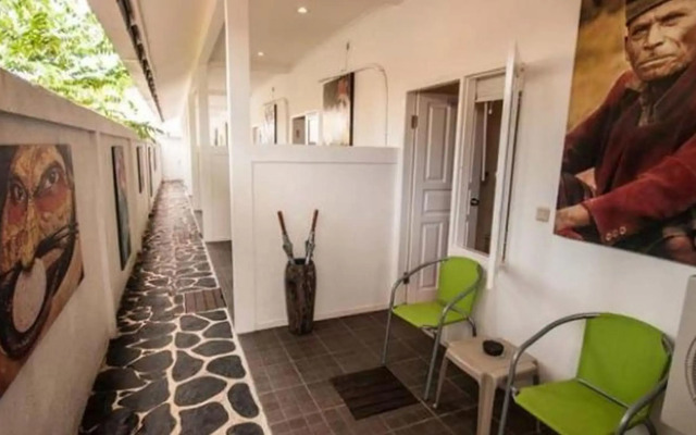 Scallywags Mango Motel