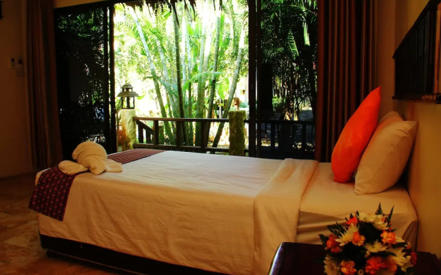 The Hub Erawan Resort