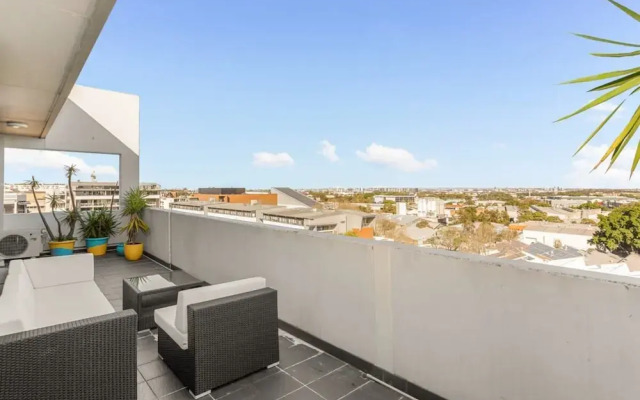 Spacious 2-bed With Two Balconies With City Views