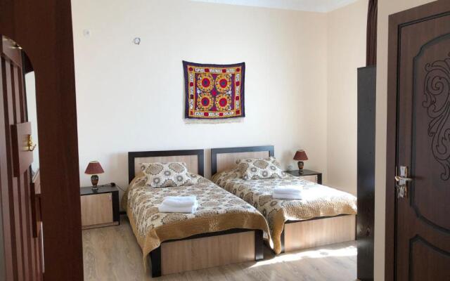 Saroy Guest house
