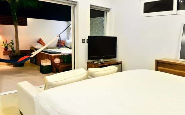 Condo Las Olas 306 by Playa Paradise