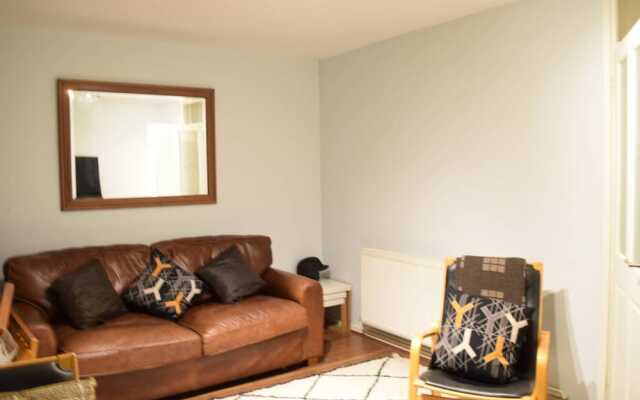 Homely 2 Bedroom House In Greenwich