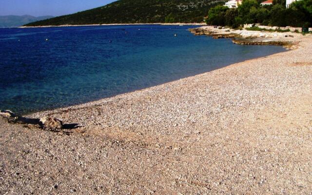 Elizabet - great location & close to the beach - A2(2+2)