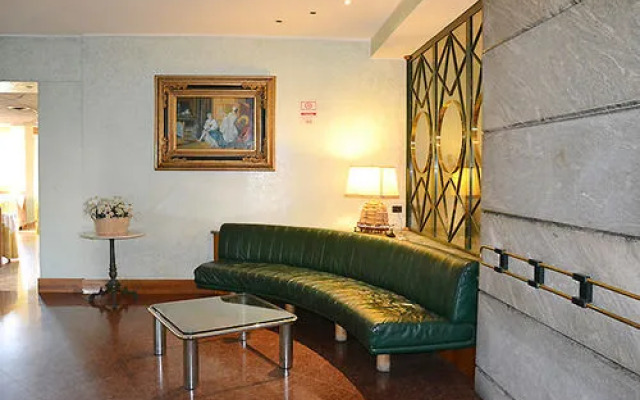 Hotel Cesari