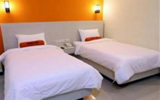 Halogen Hotel