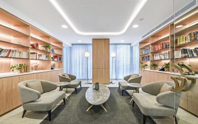 Skygarden Luxury Condo