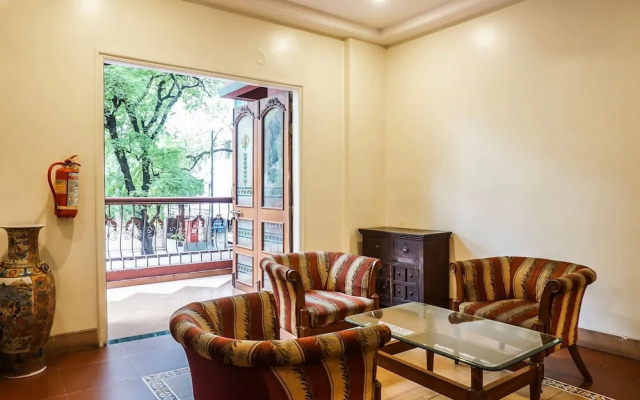 Premium Stays Near Fergusson College