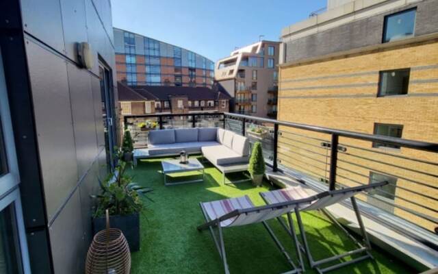 Bright 2 Bedroom Flat in Lambeth With Balcony