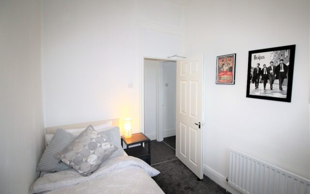 Sleeps 9 - Large Period Property -beautiful Refurb