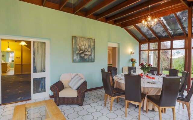 Vicarsford Farmhouse with Hot Tub near St Andrews