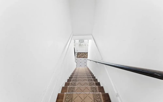 Private Studio Apartment in Burlington - U5