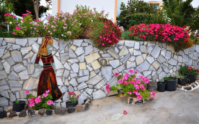 Santorini Camping/Rooms