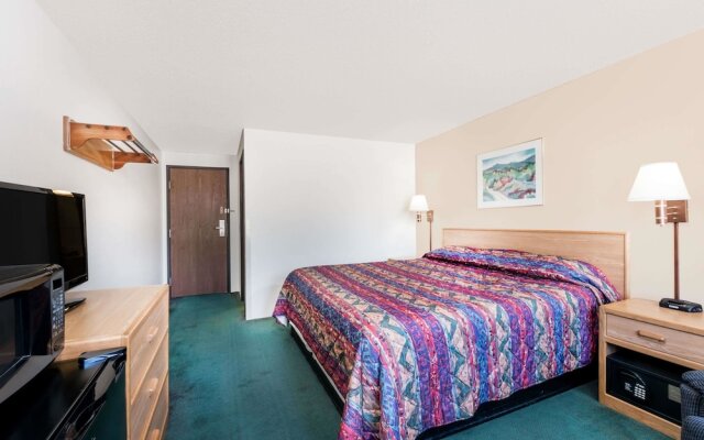 Super 8 Belle Fourche SD